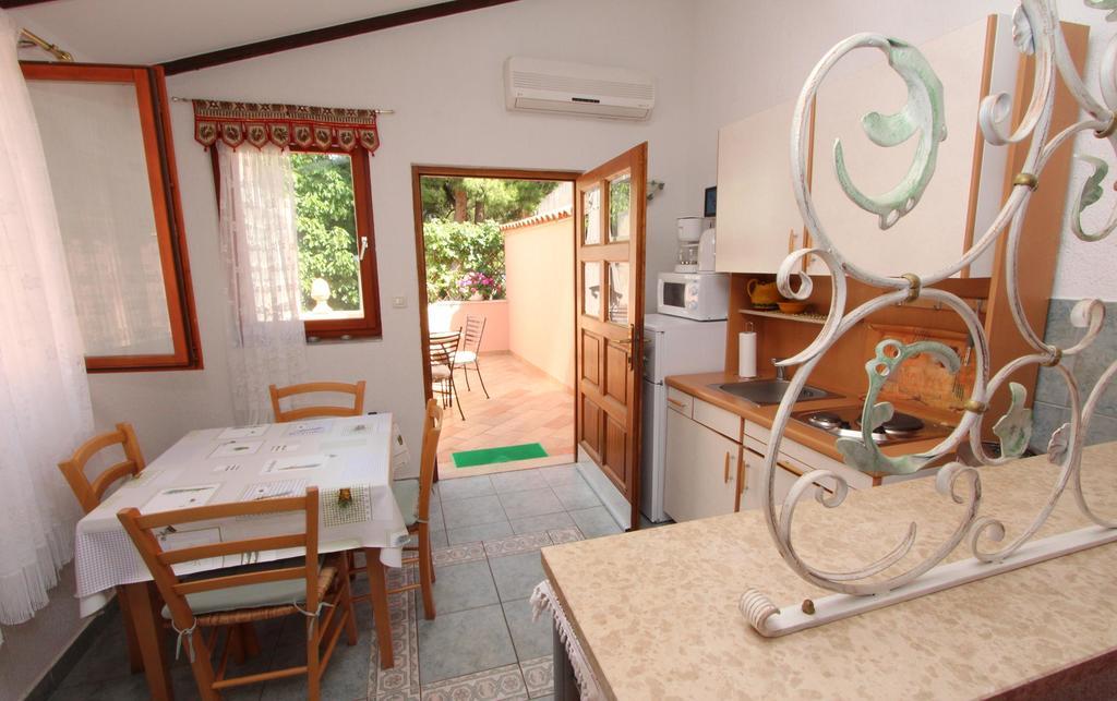 Apartments Villa Lucu 로비니 외부 사진