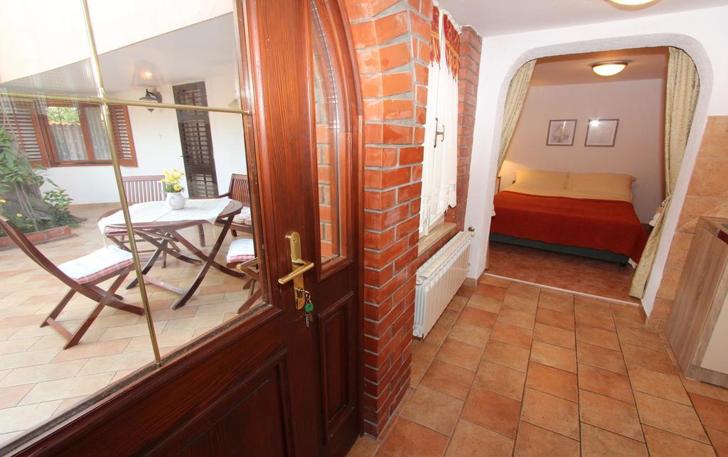 Apartments Villa Lucu 로비니 외부 사진