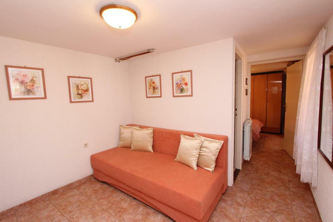 Apartments Villa Lucu 로비니 외부 사진