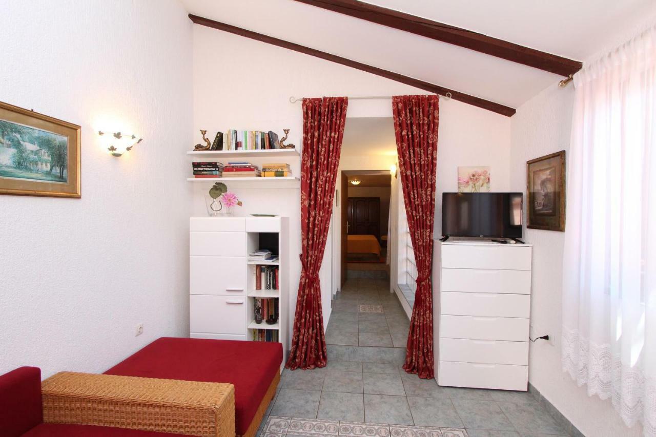 Apartments Villa Lucu 로비니 외부 사진