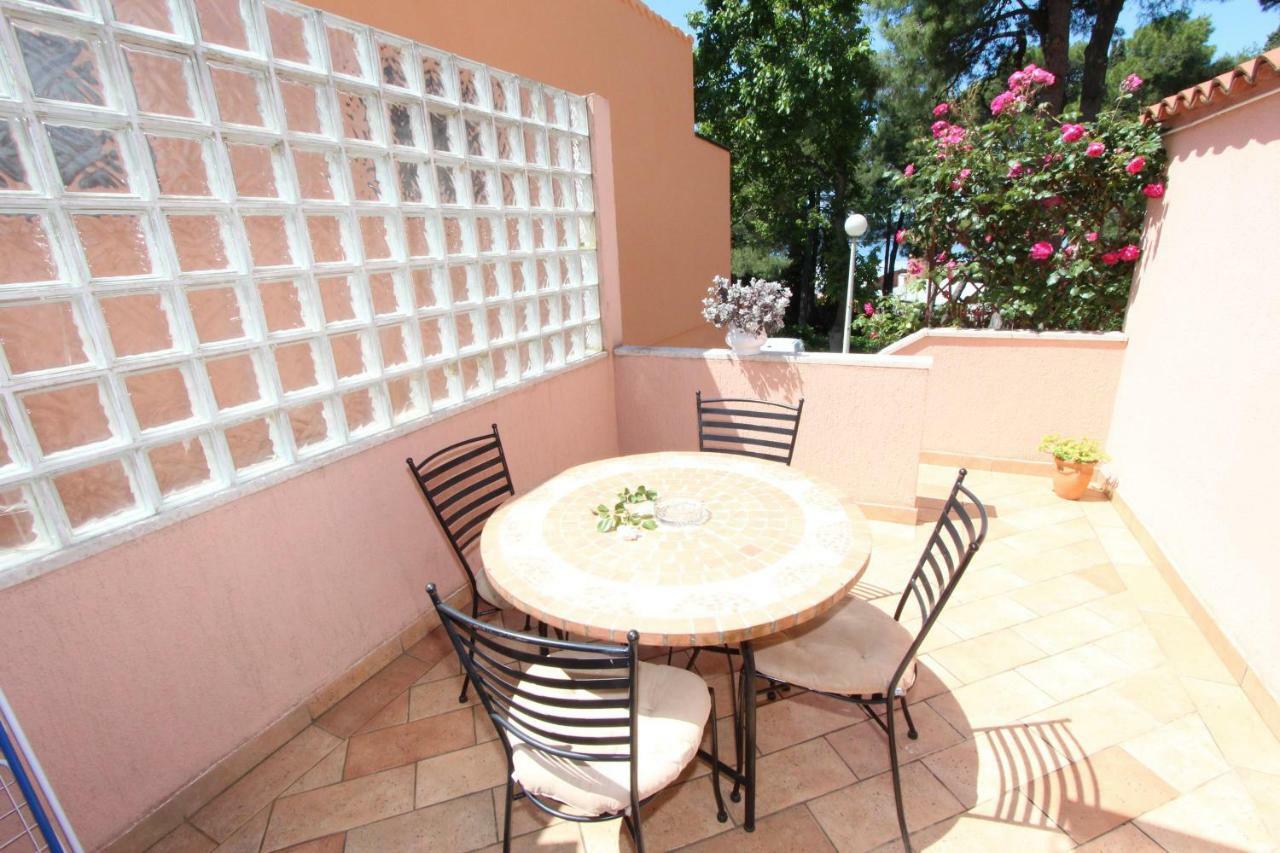 Apartments Villa Lucu 로비니 외부 사진
