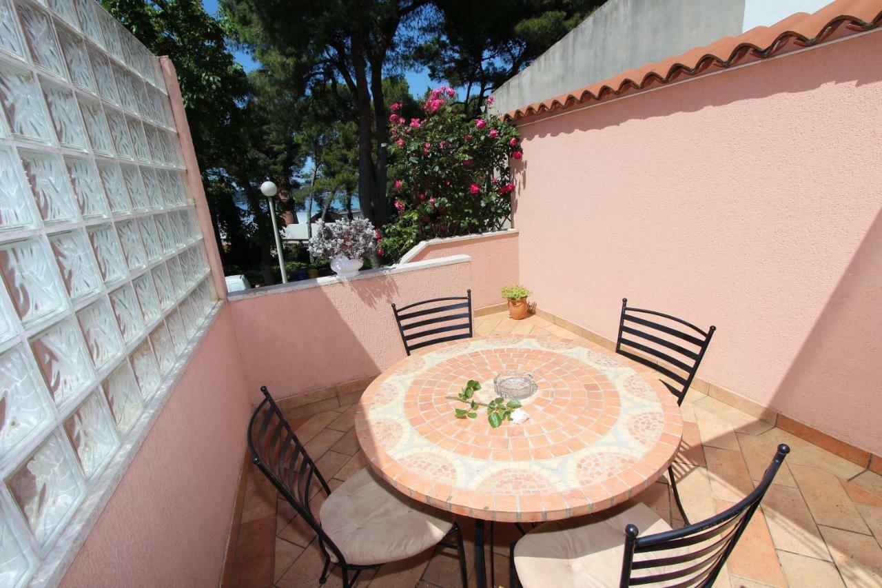 Apartments Villa Lucu 로비니 외부 사진
