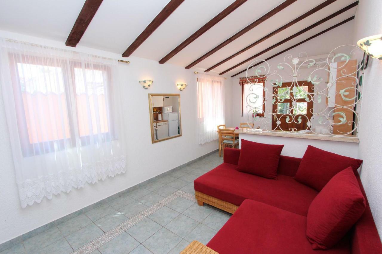 Apartments Villa Lucu 로비니 외부 사진