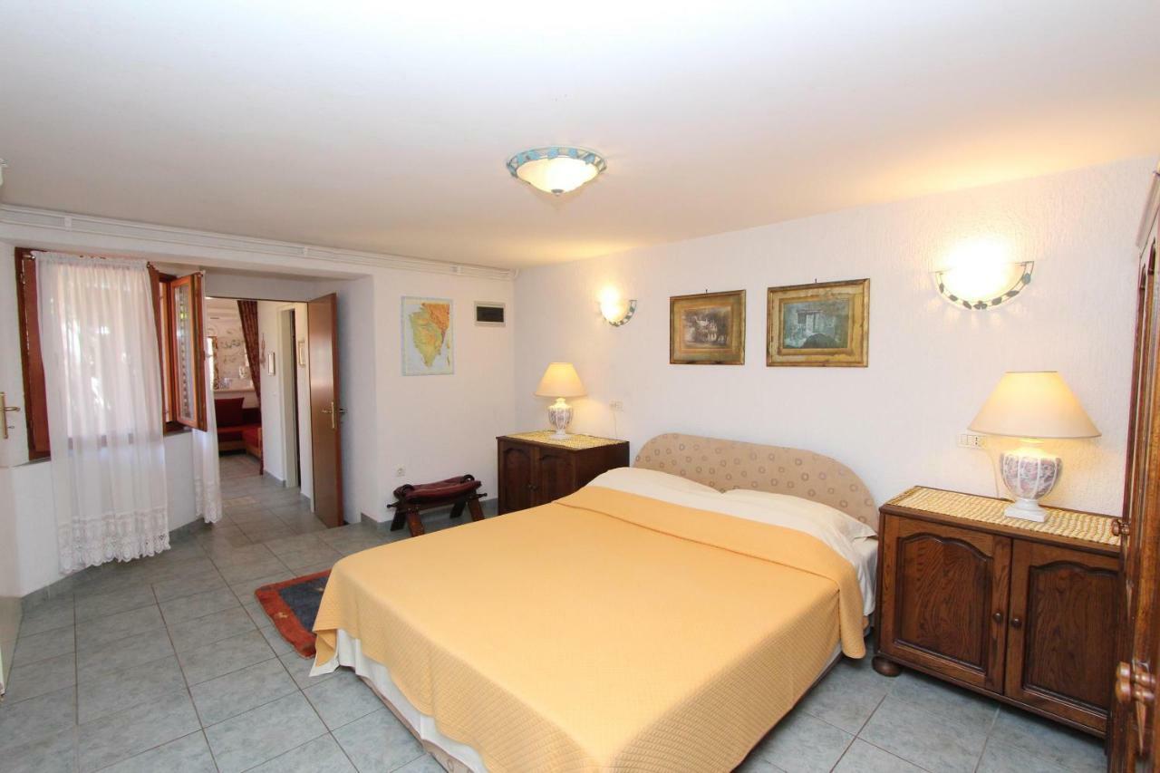 Apartments Villa Lucu 로비니 외부 사진